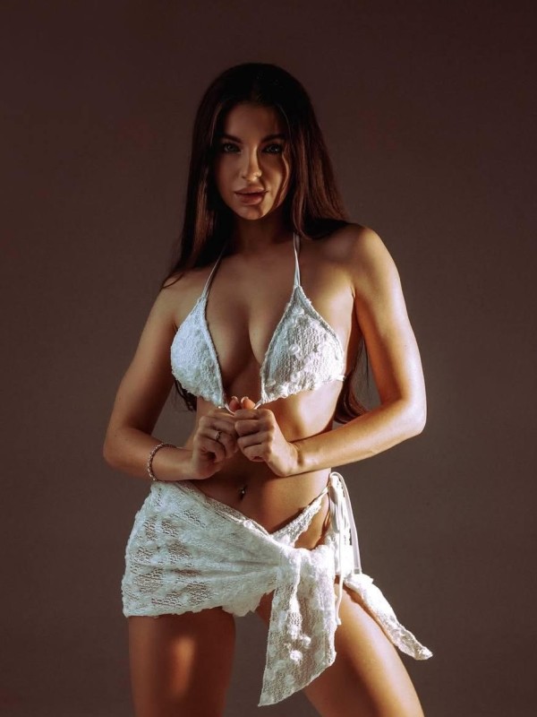 Лолочка привлекательная девушка из Жигулевска цена от 7000 руб